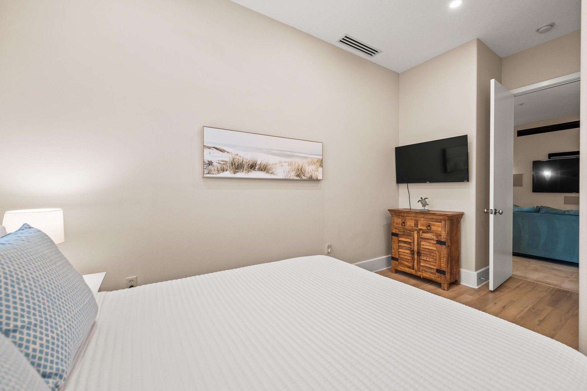 Third Bedroom, Queen