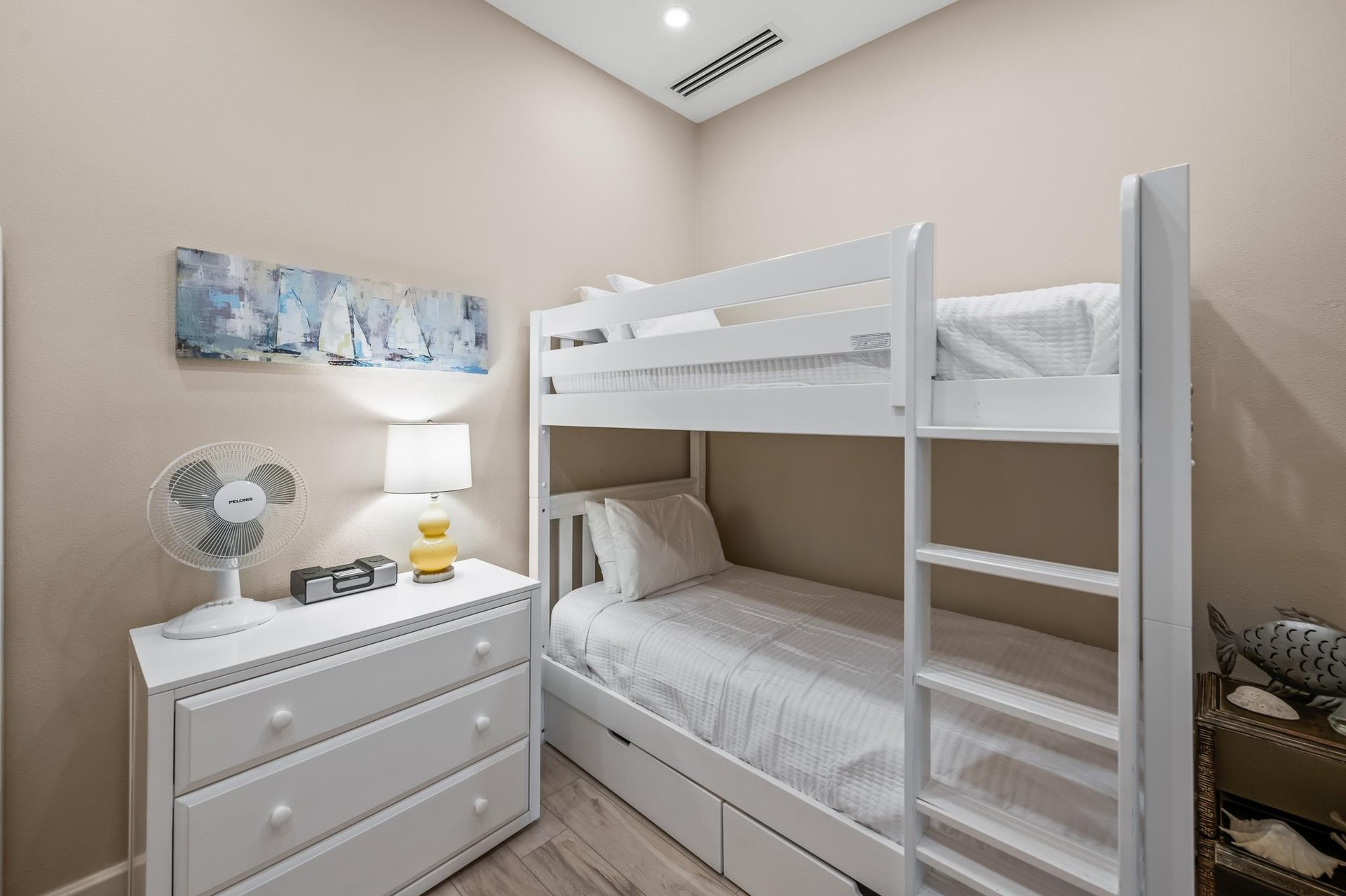 Fourth Bedroom, Bunk bed