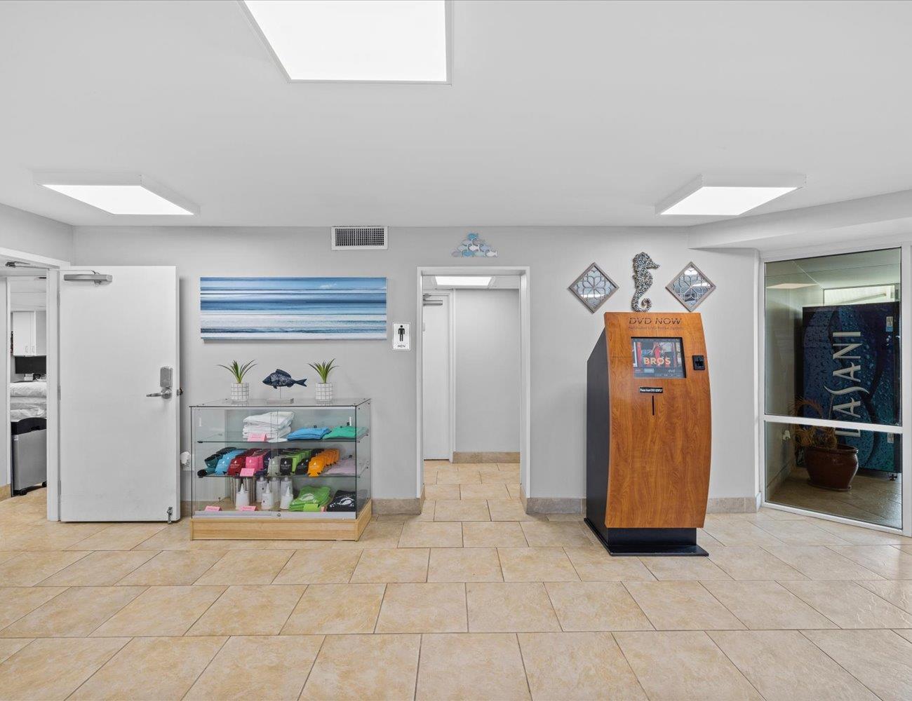 Holiday Surf and Racquet Unit 121 16