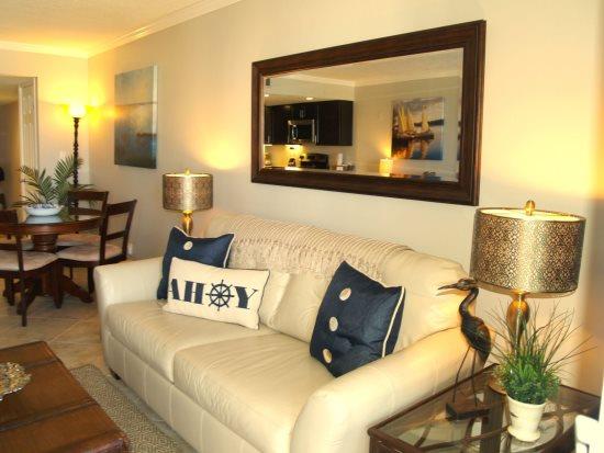 Holiday Surf and Racquet Unit 519 12