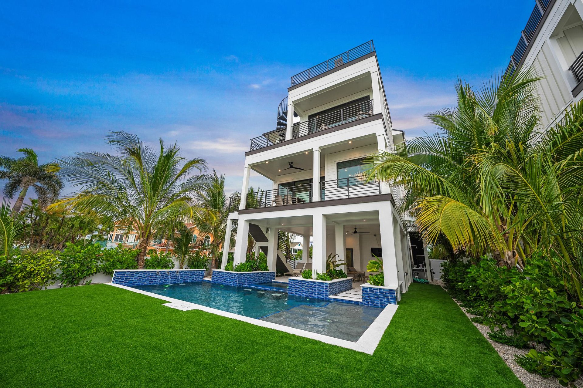 Home With Private Pool