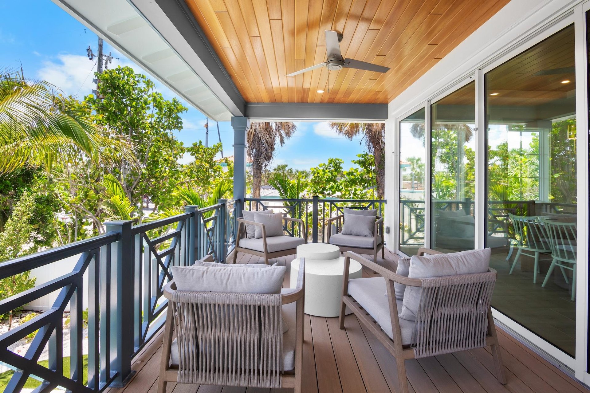Main Balcony, Lounge Area