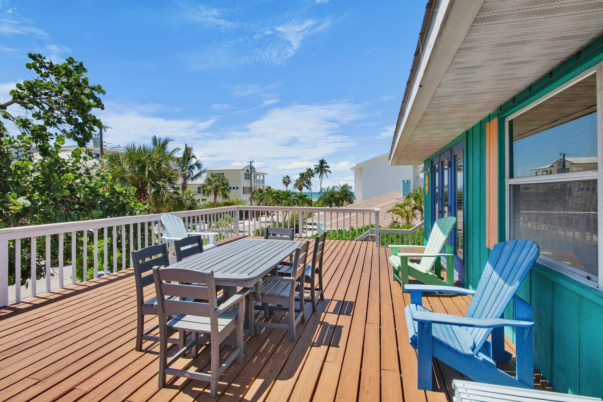 Spacious table outdoors for 6