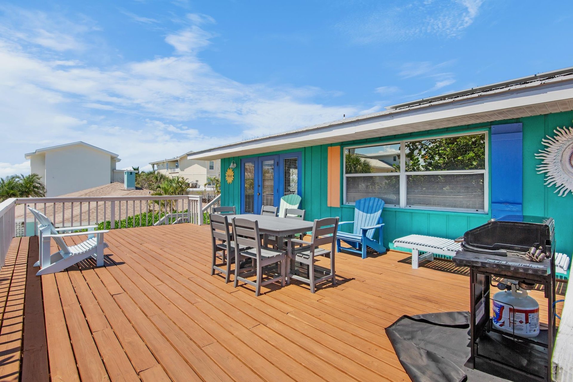 Outdoor table seating six