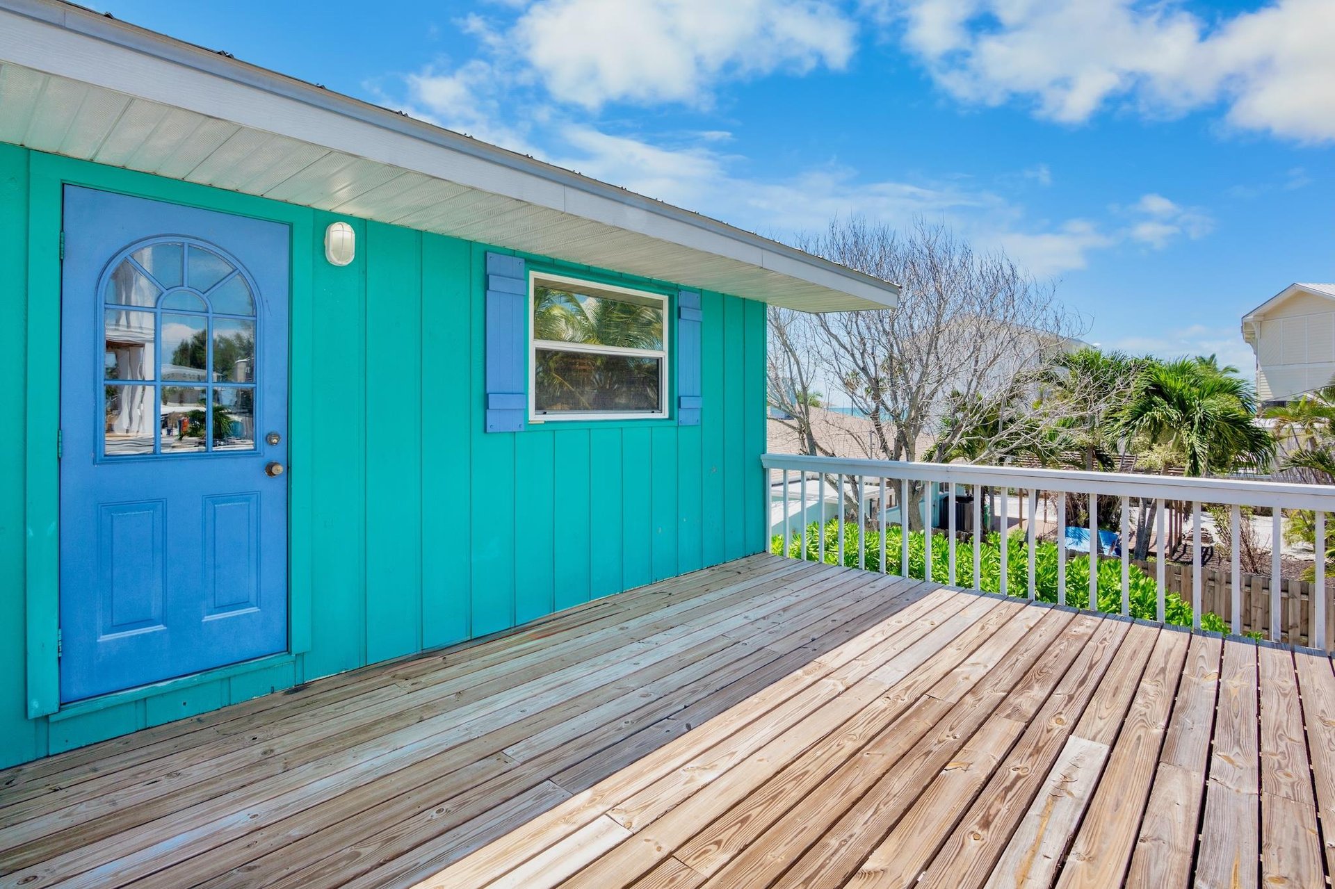 Deck with room to gather