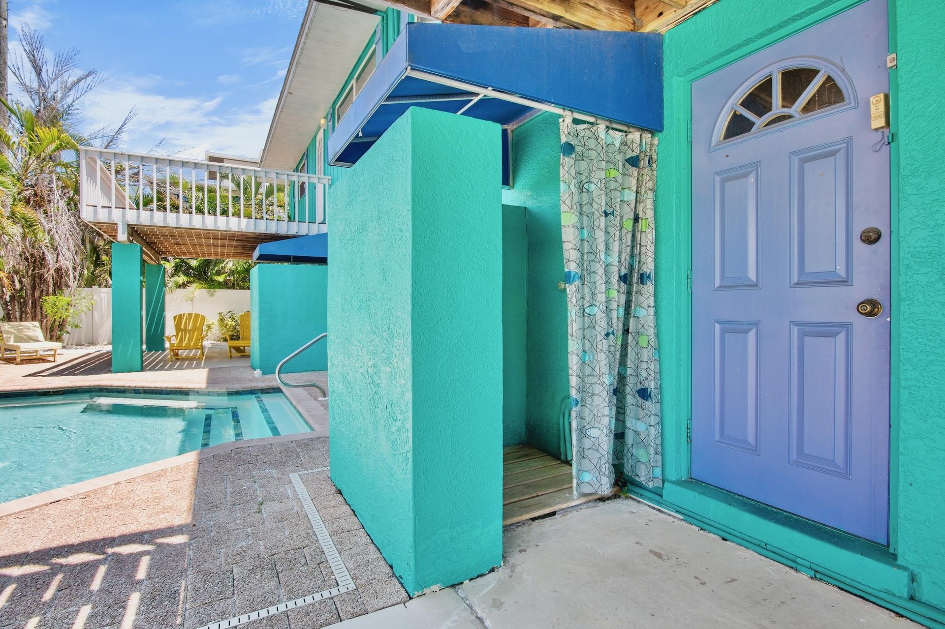 Outdoor shower with privacy