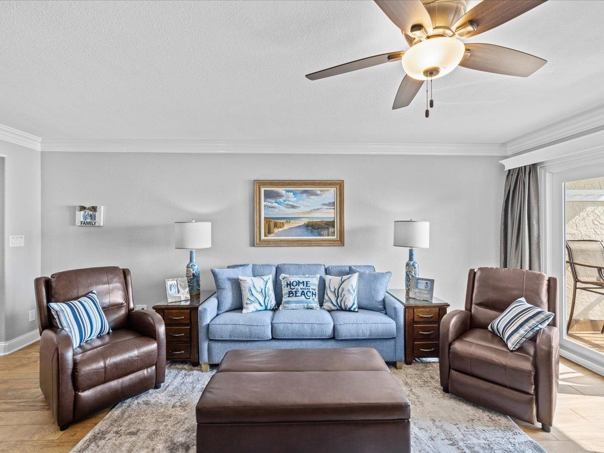 Holiday Surf and Racquet Unit 522 9