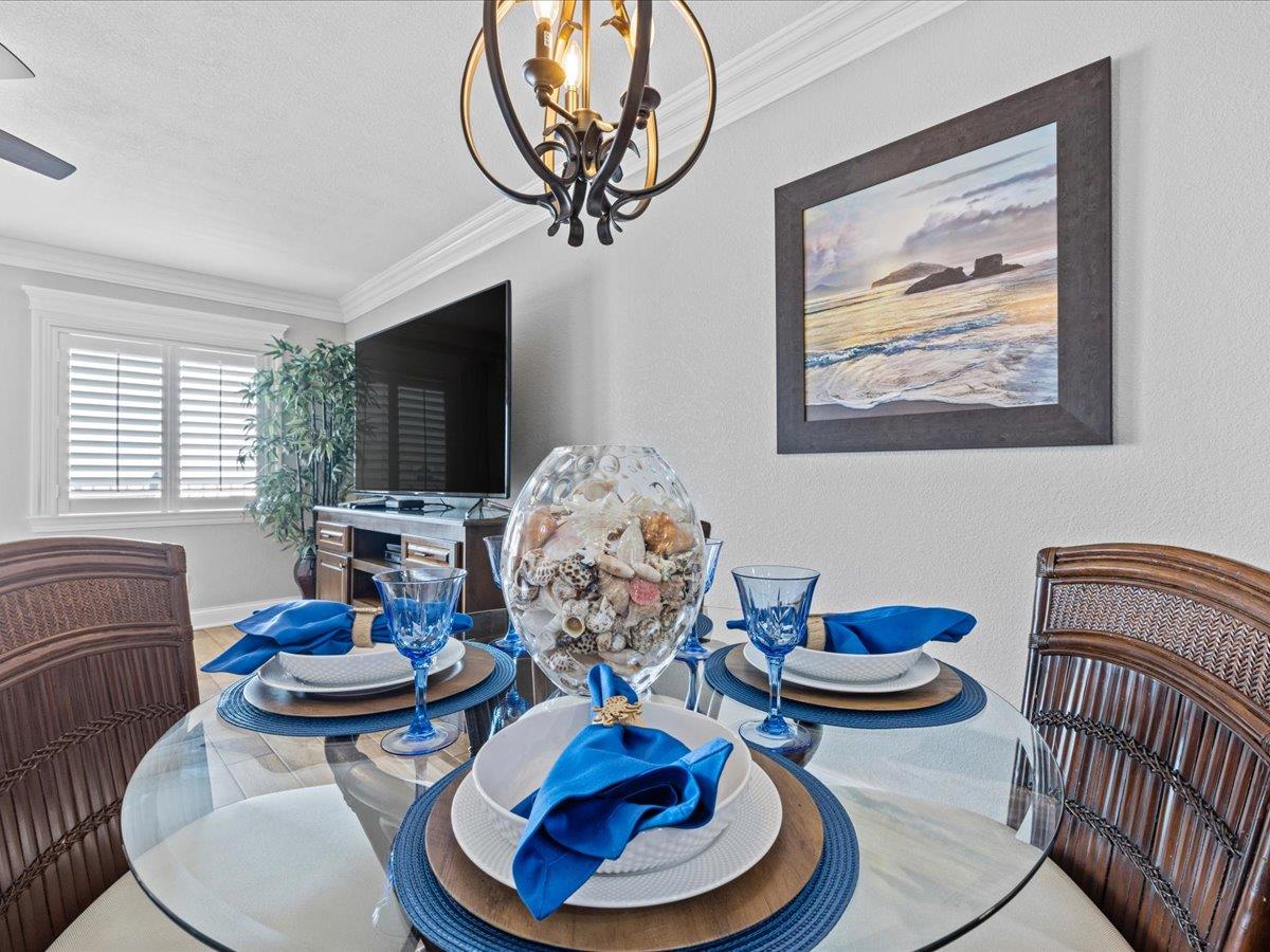 Holiday Surf and Racquet Unit 522 11