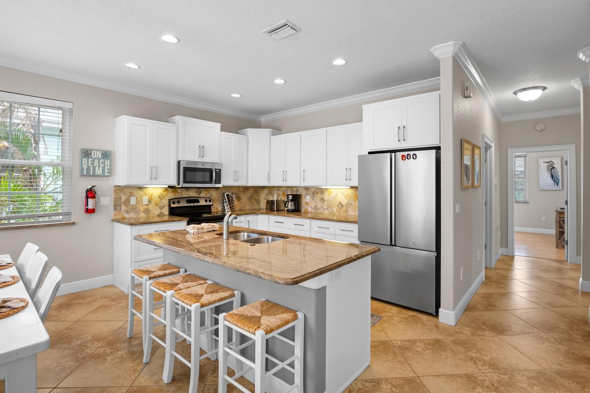 Fully Equipped Kitchen, Breakfast Bar