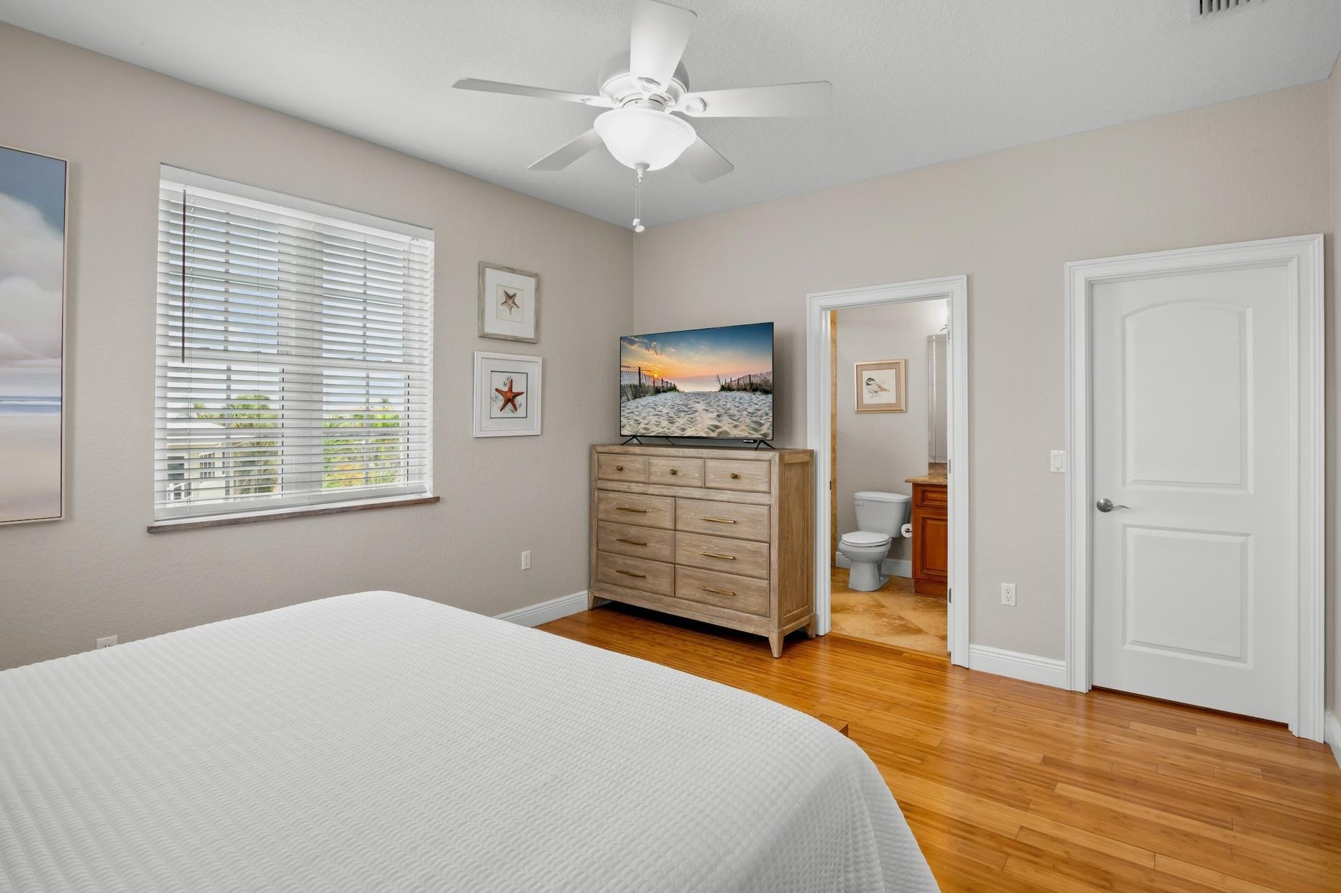 Second Bedroom, King