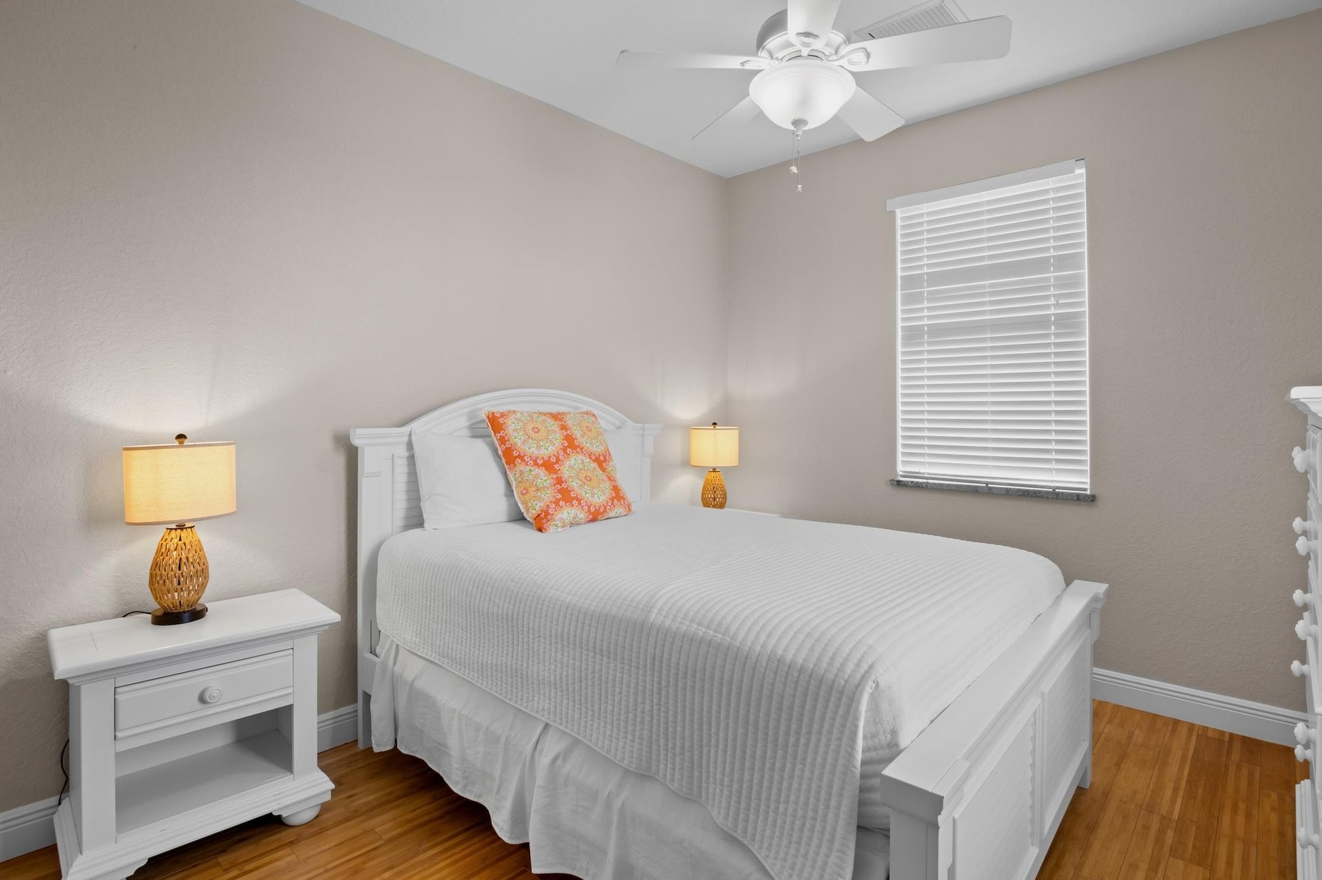 Third Bedroom, Queen