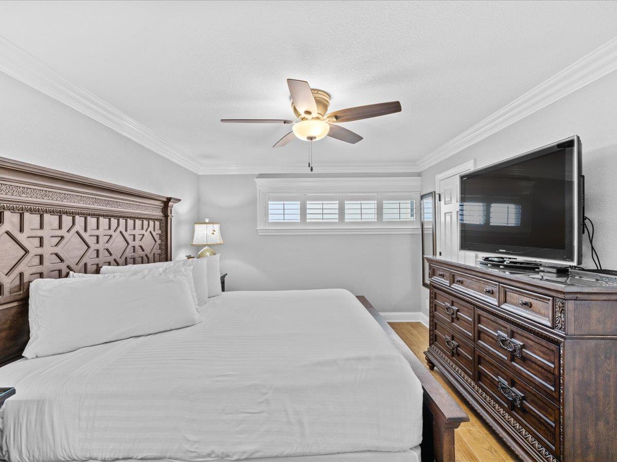 Holiday Surf and Racquet Unit 522 17