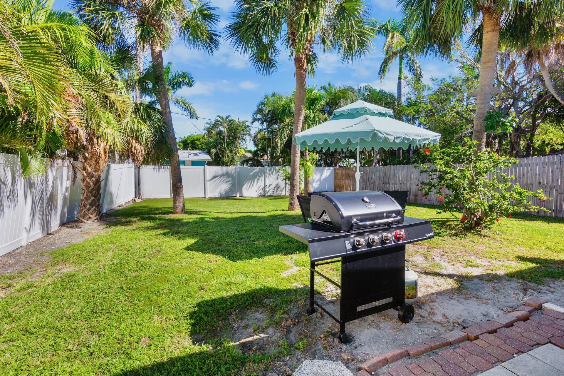 Outdoor BBQ grill