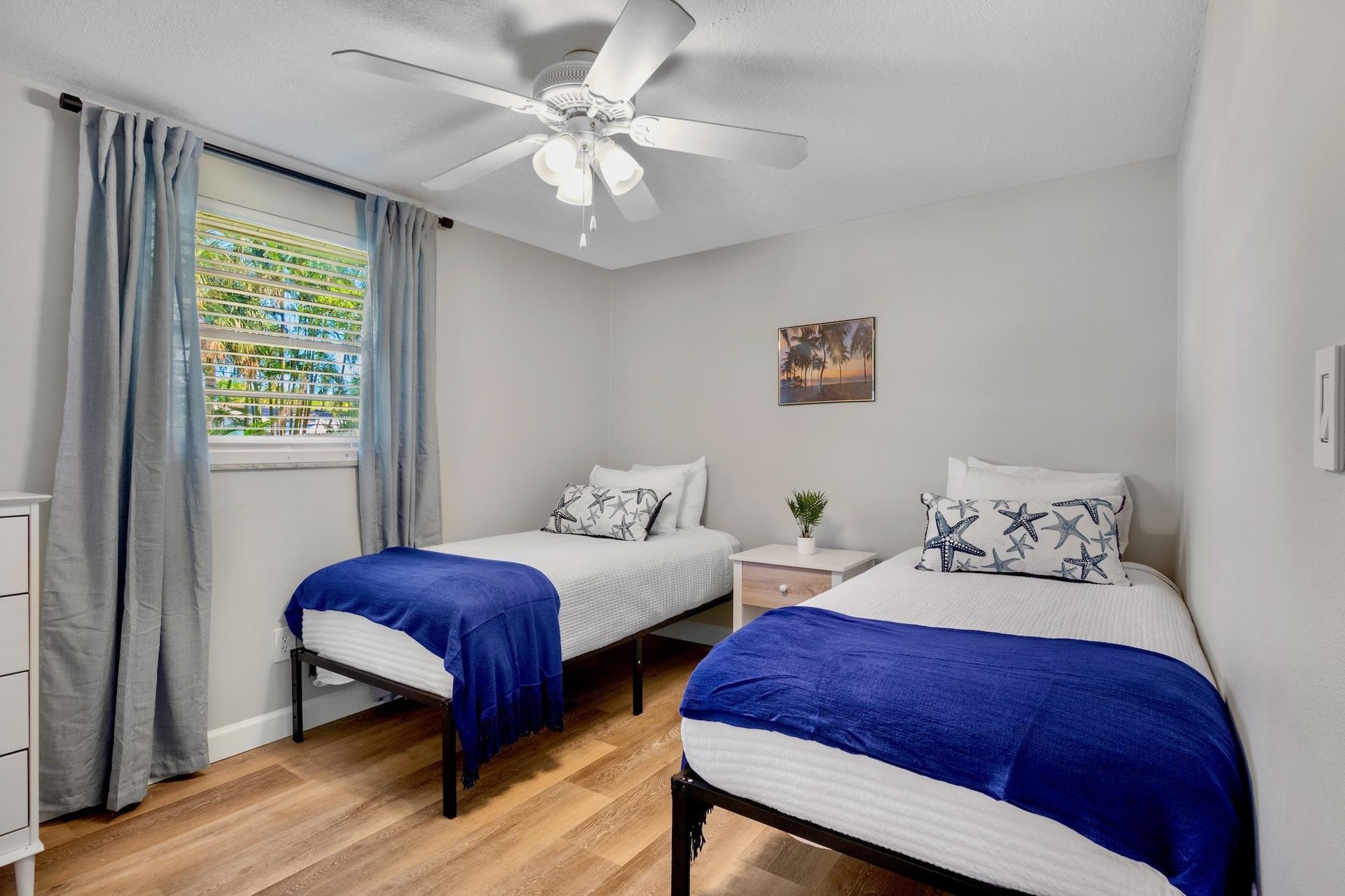Second Bedroom, Two Twin beds