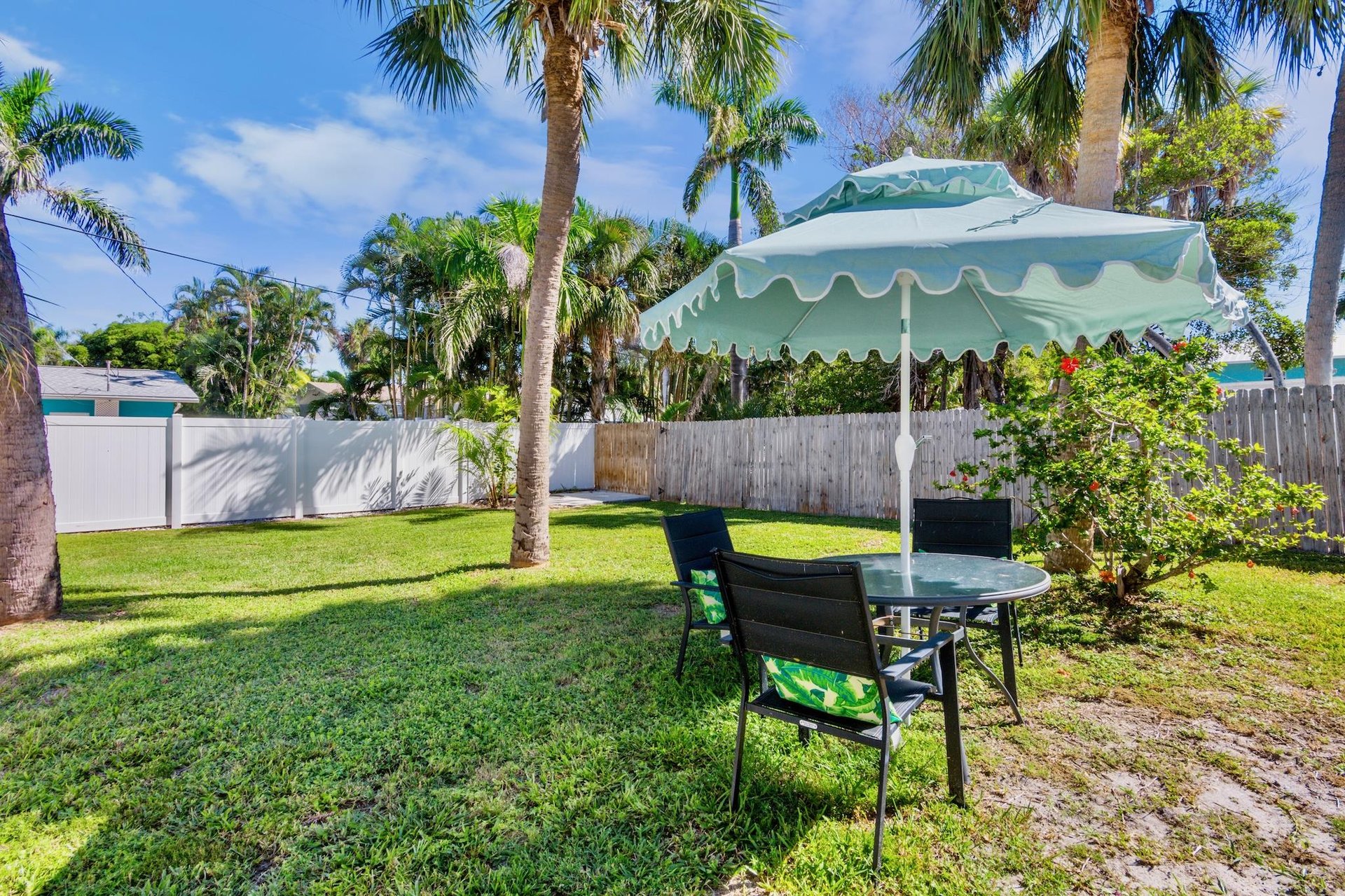 Alfresco dining for four guests