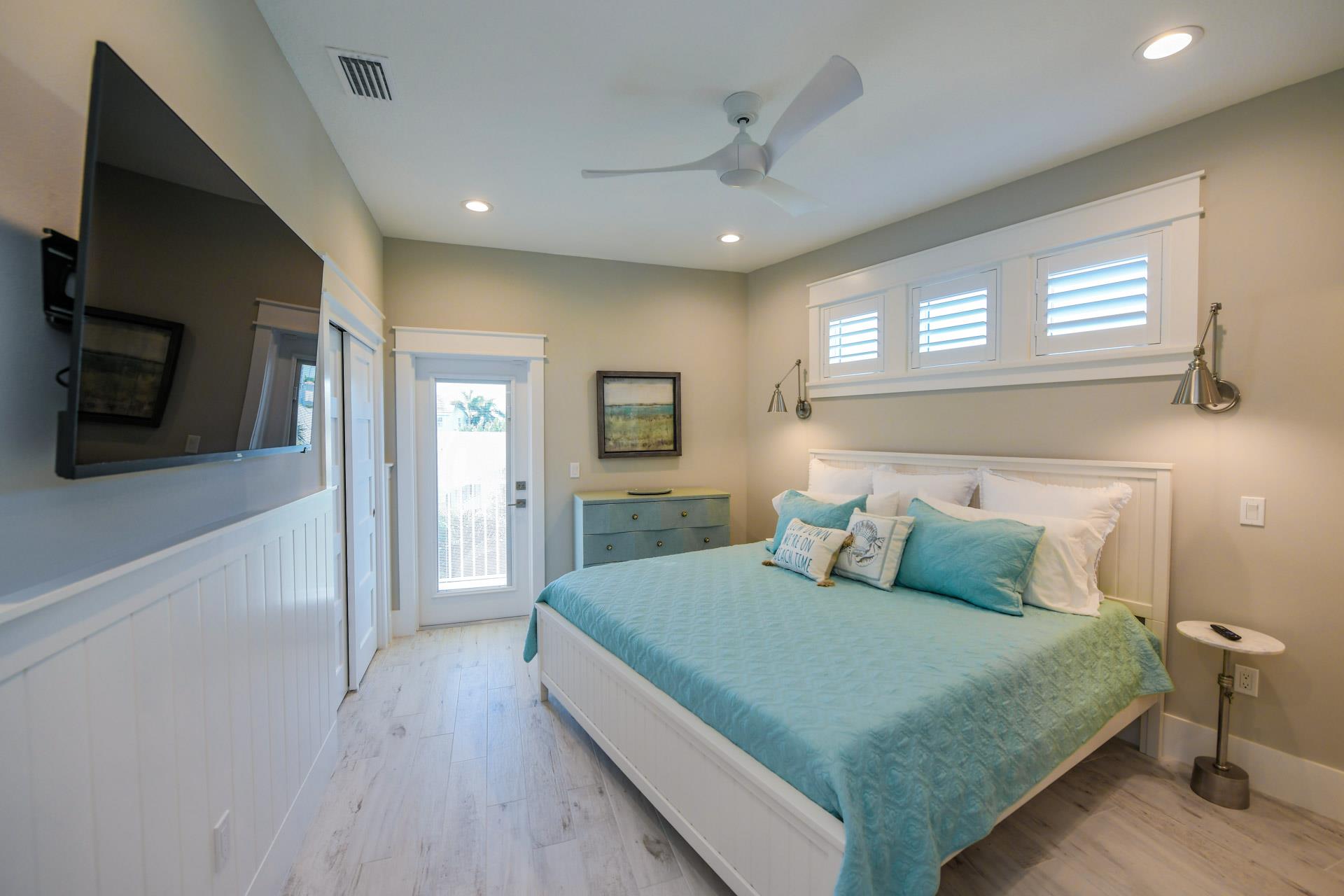 Fifth Bedroom, Third Floor  King