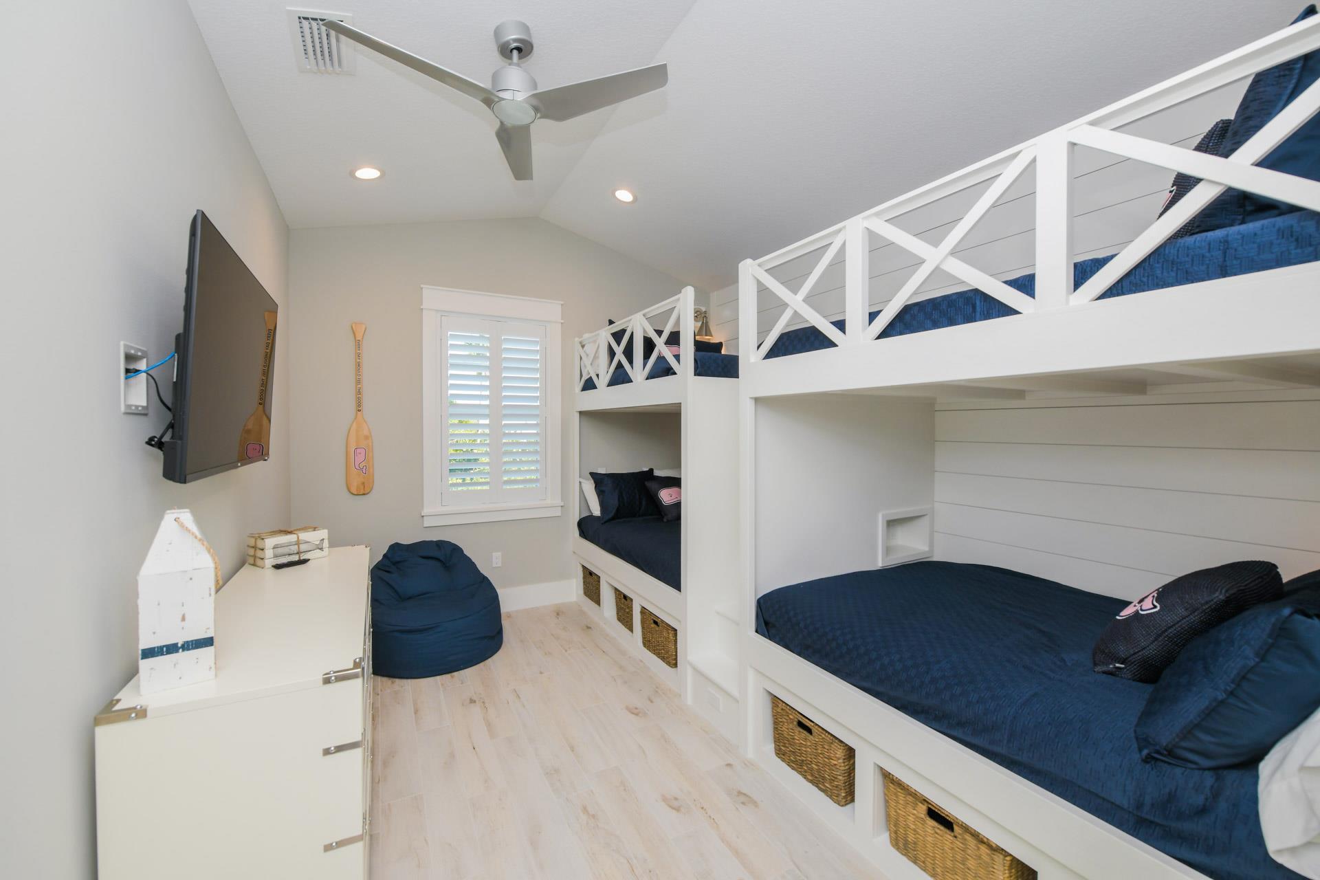 Sixth Bedroom, Third Floor  Two TwinTwin Bunks