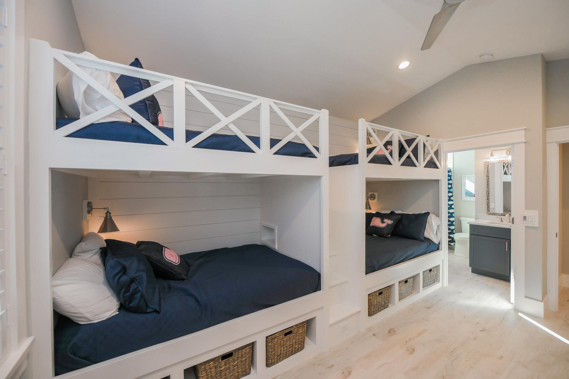 Sixth Bedroom, Third Floor  Two TwinTwin Bunks