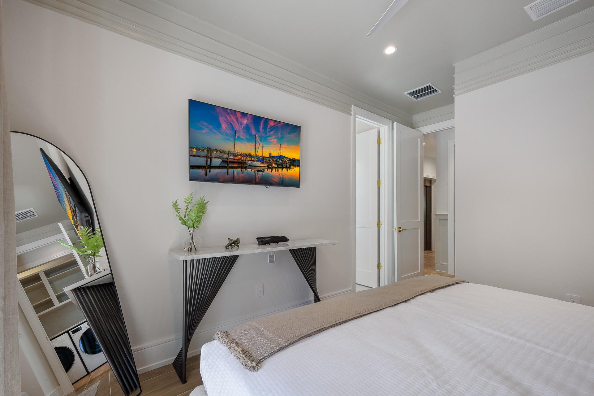 Second Bedroom  King with Tv