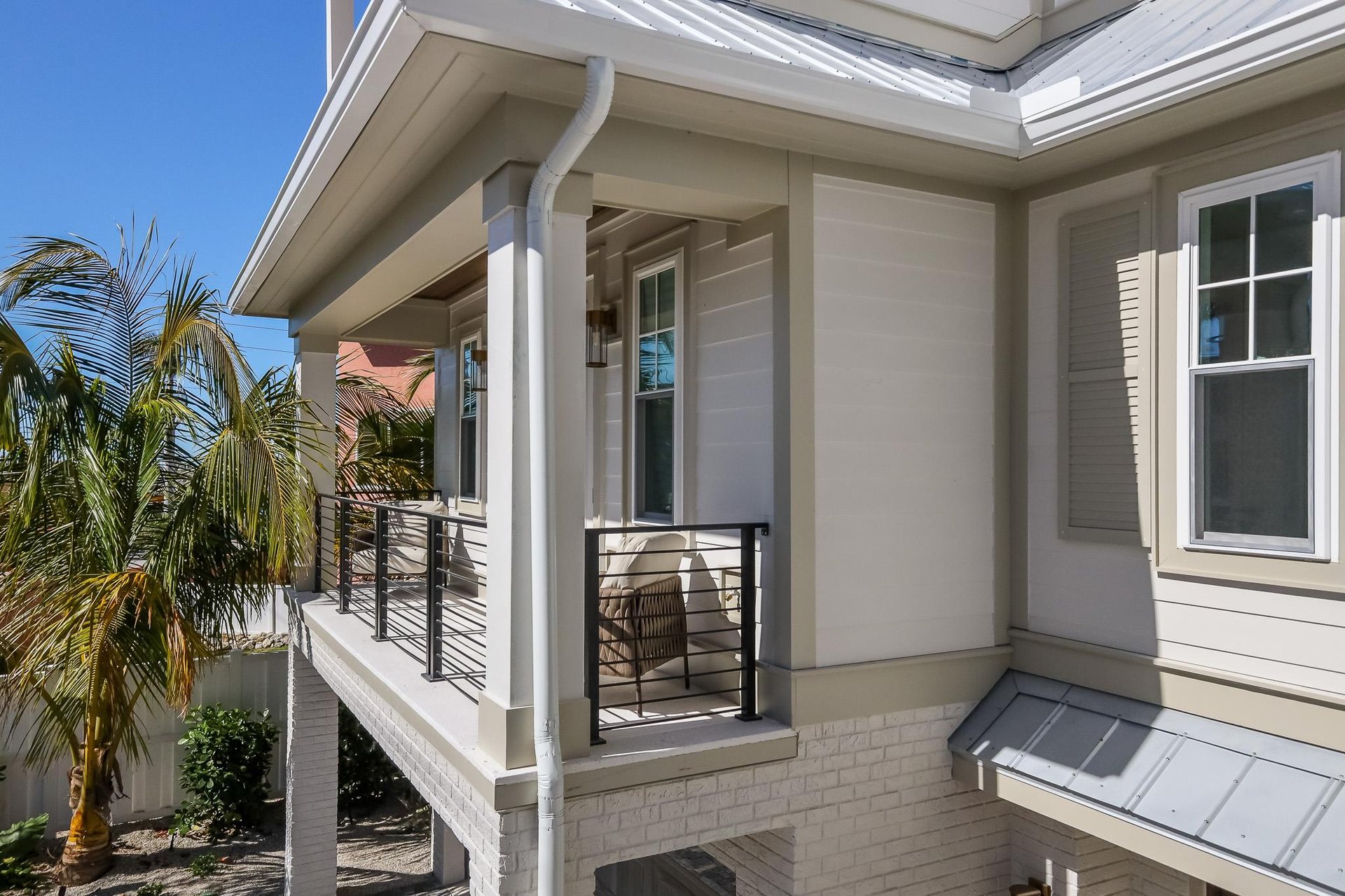 Balcony furnished for comfort