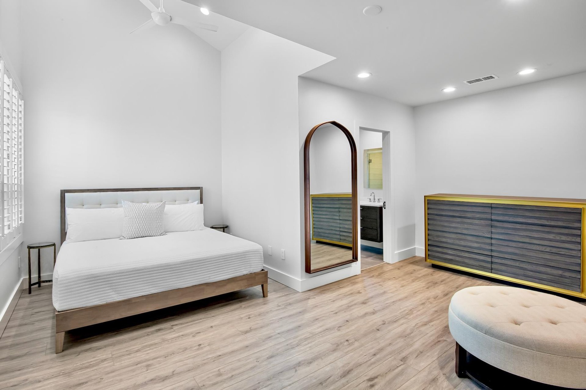 Second Bedroom, King