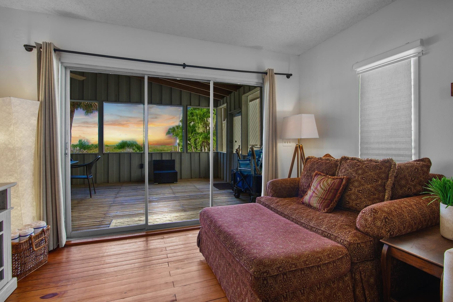 Open living to Screened in Lanai