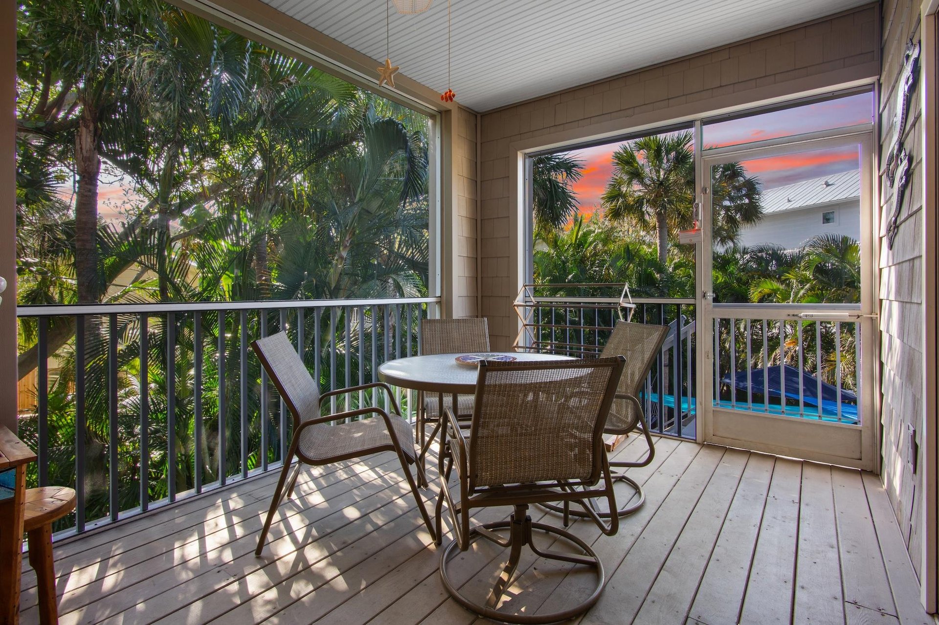 Private balcony dining