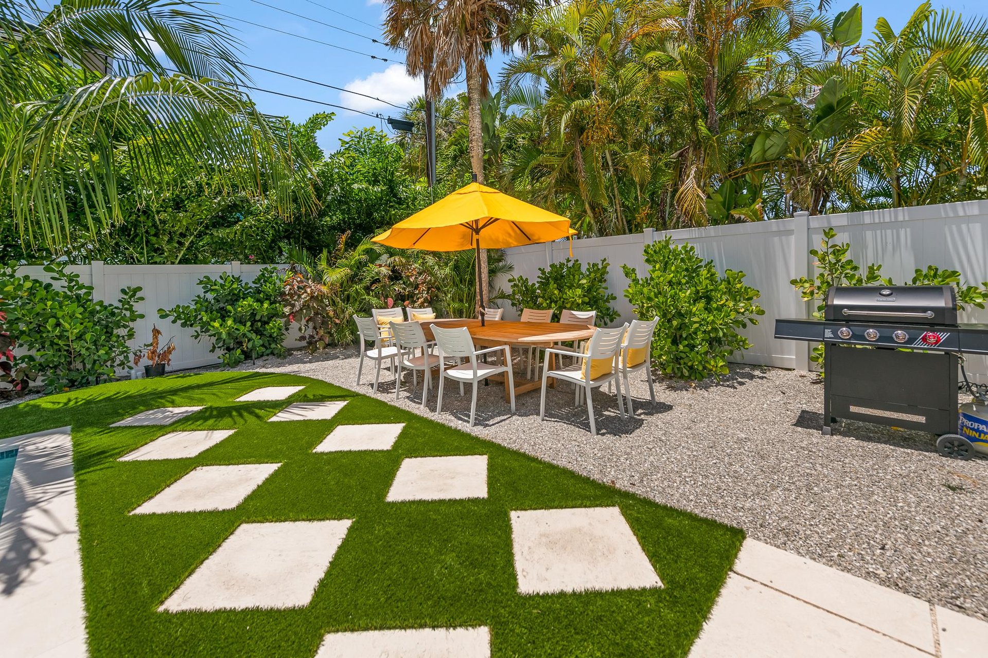 Outdoor Dining and BBQ Grill