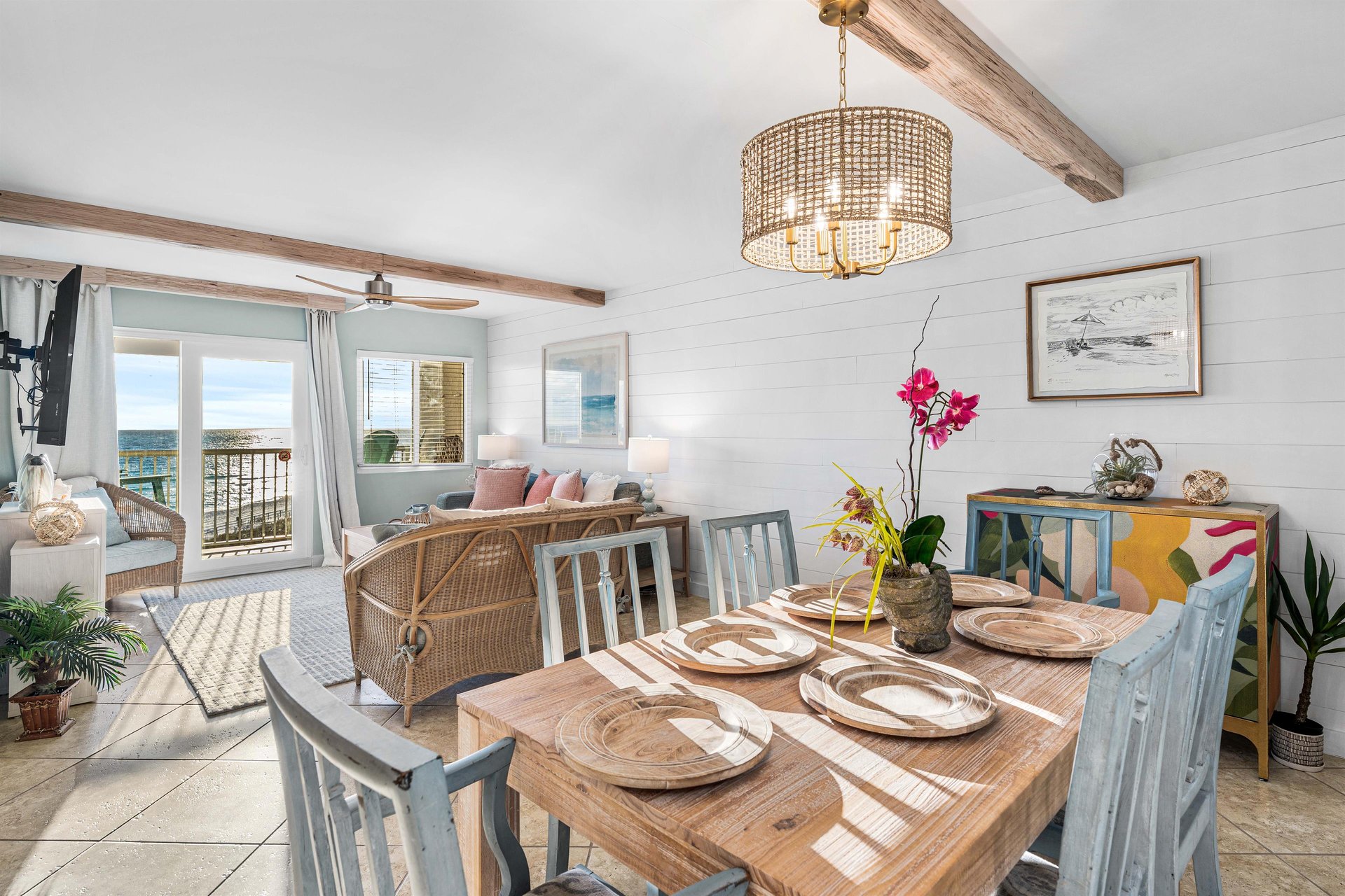 Dining Area with Seating for 6