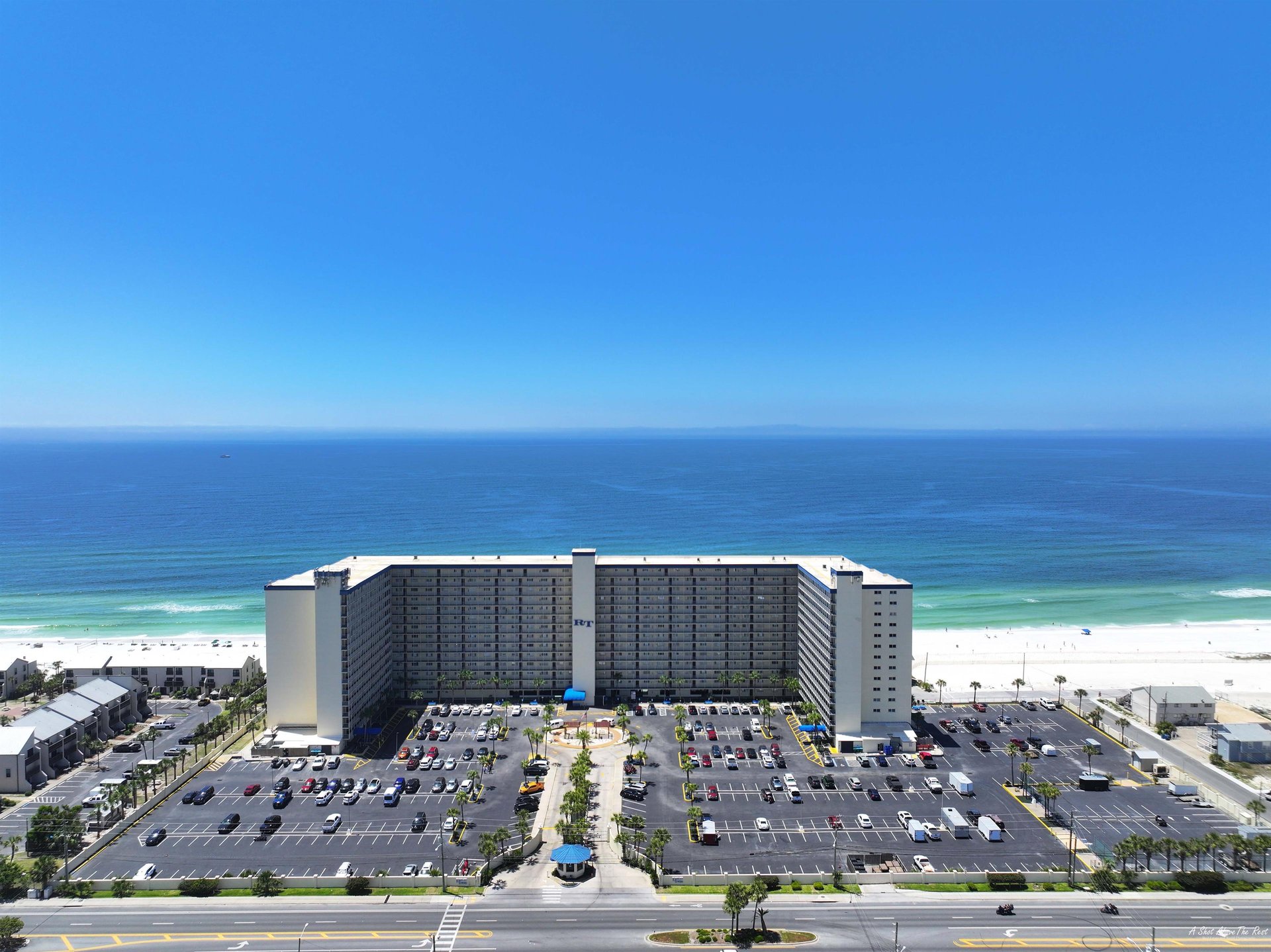 Regency Towers is located in the highly sought after east end of Panama City Beach. It is close to St. Andrews State Park, pontoon rentals, and some of the best restaurants in our area.