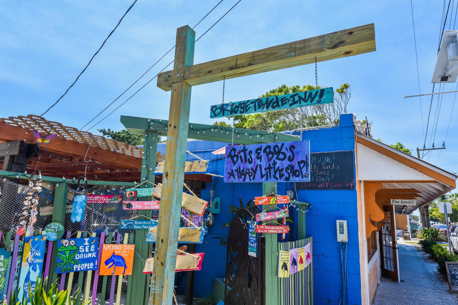 Close to Bridge Street shops and dining