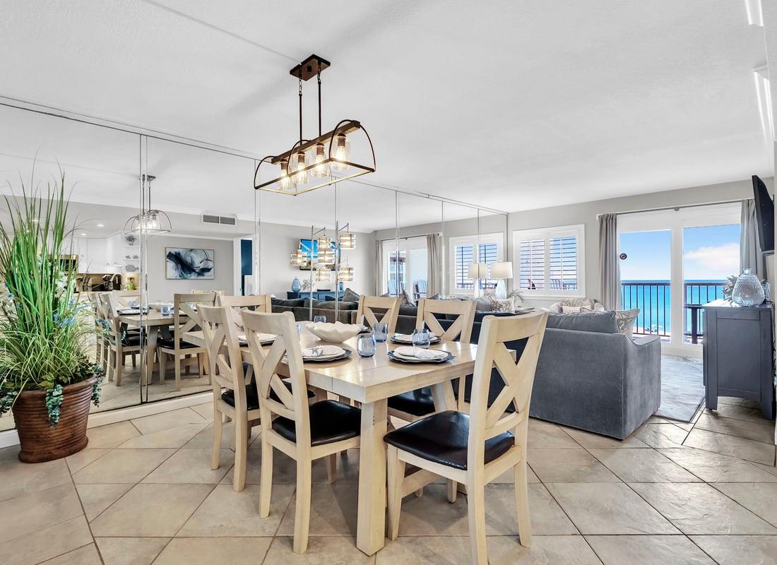 Dining Area with Seating for 6