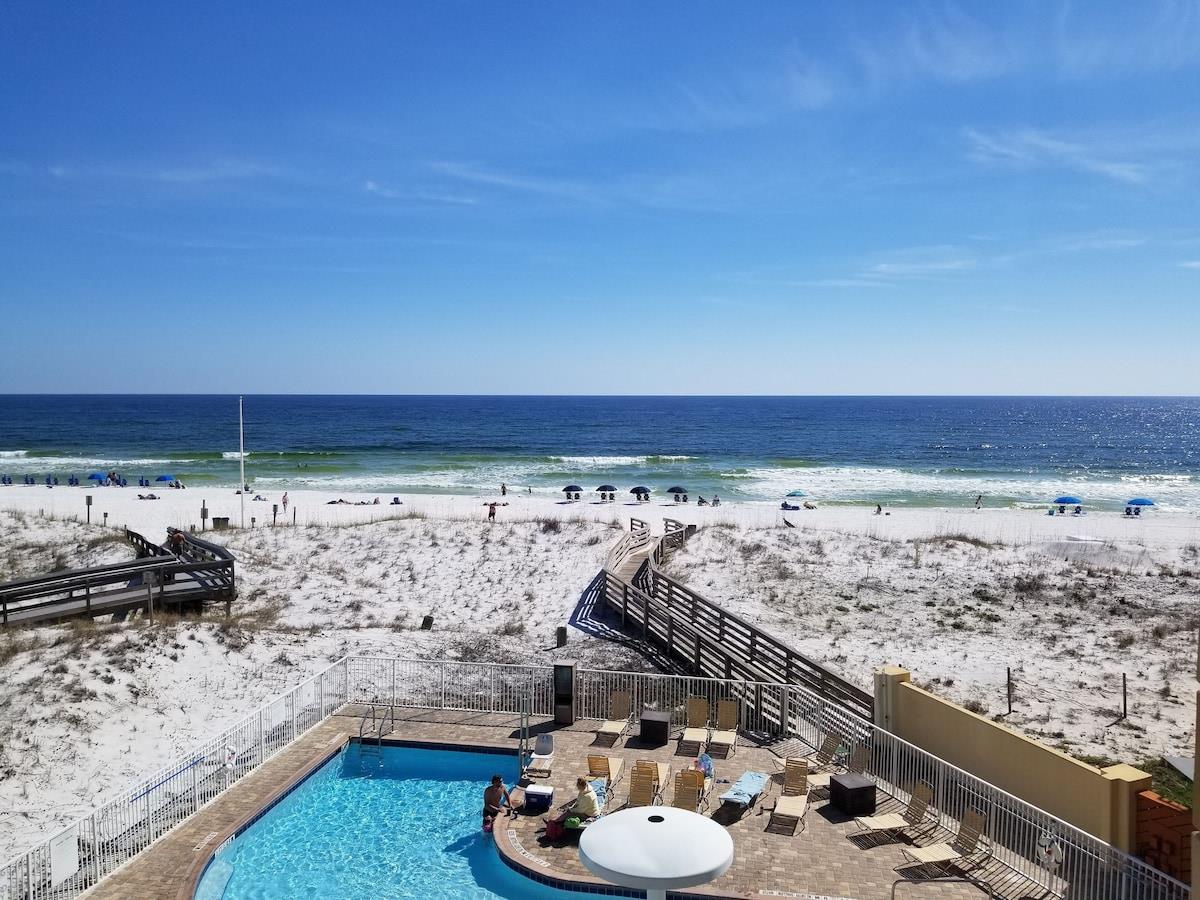 The beachside swimming pool at Wavecrest Lodge in Fort Walton Beach, Florida