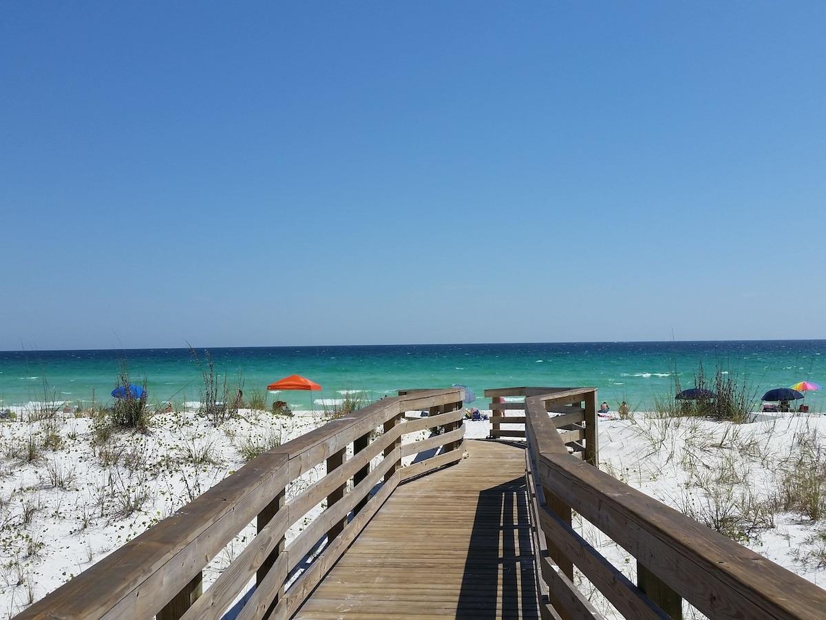 Beach view at Wavecrest Lodge in Fort Walton Beach, Florida