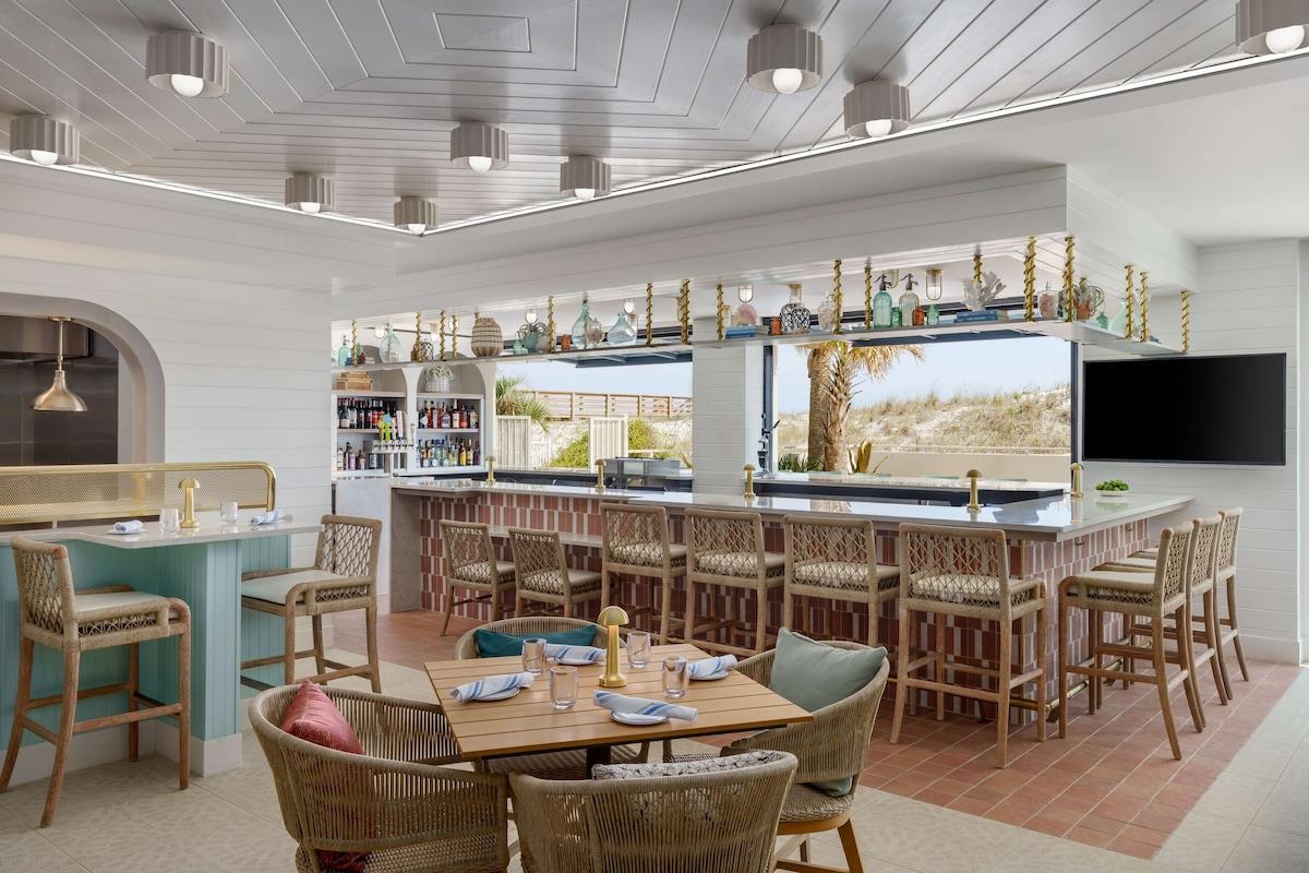 Dining room at Beal House Hotel at Fort Walton Beach, Florida
