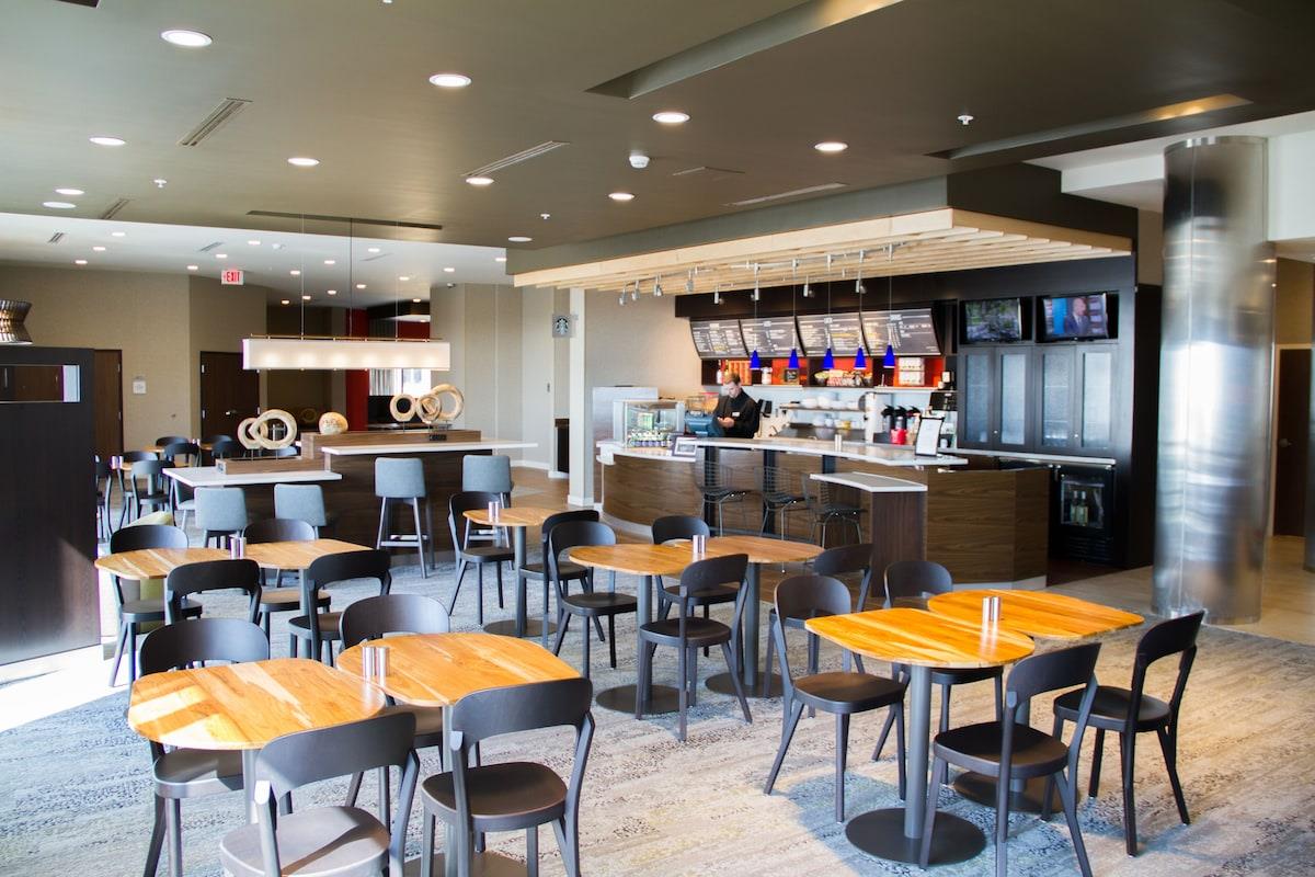 Dining room at Sundrift Inn at Fort Walton Beach, Florida