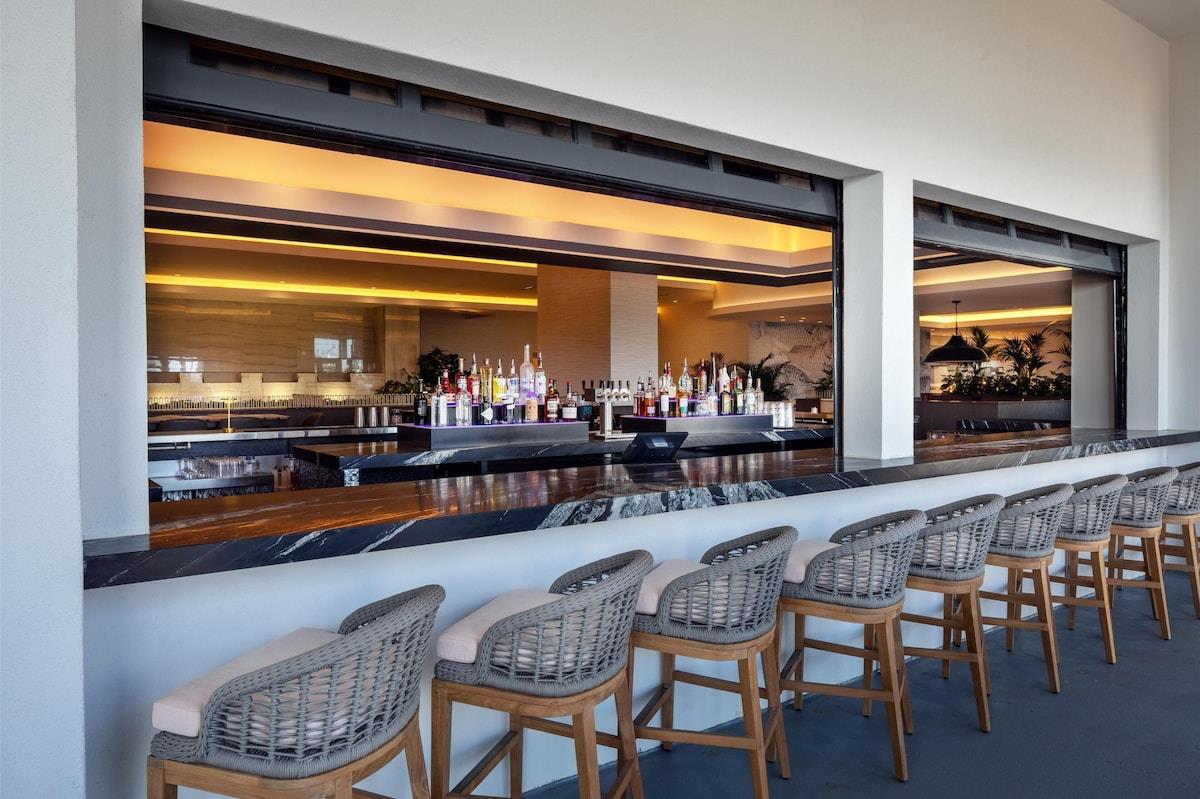 Bar at Embassy Suites By Hilton Gulf Shores Beach Resort