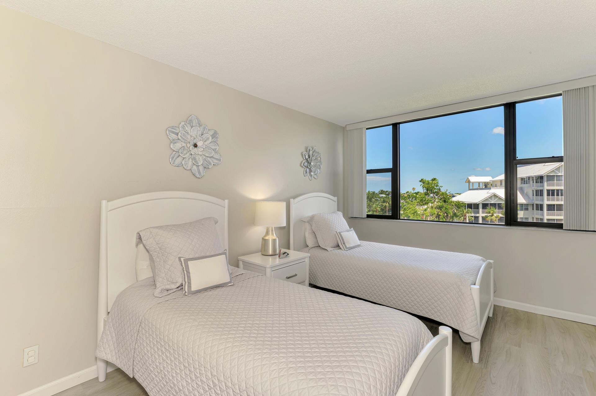 Guest Bedroom, Two Twin Beds