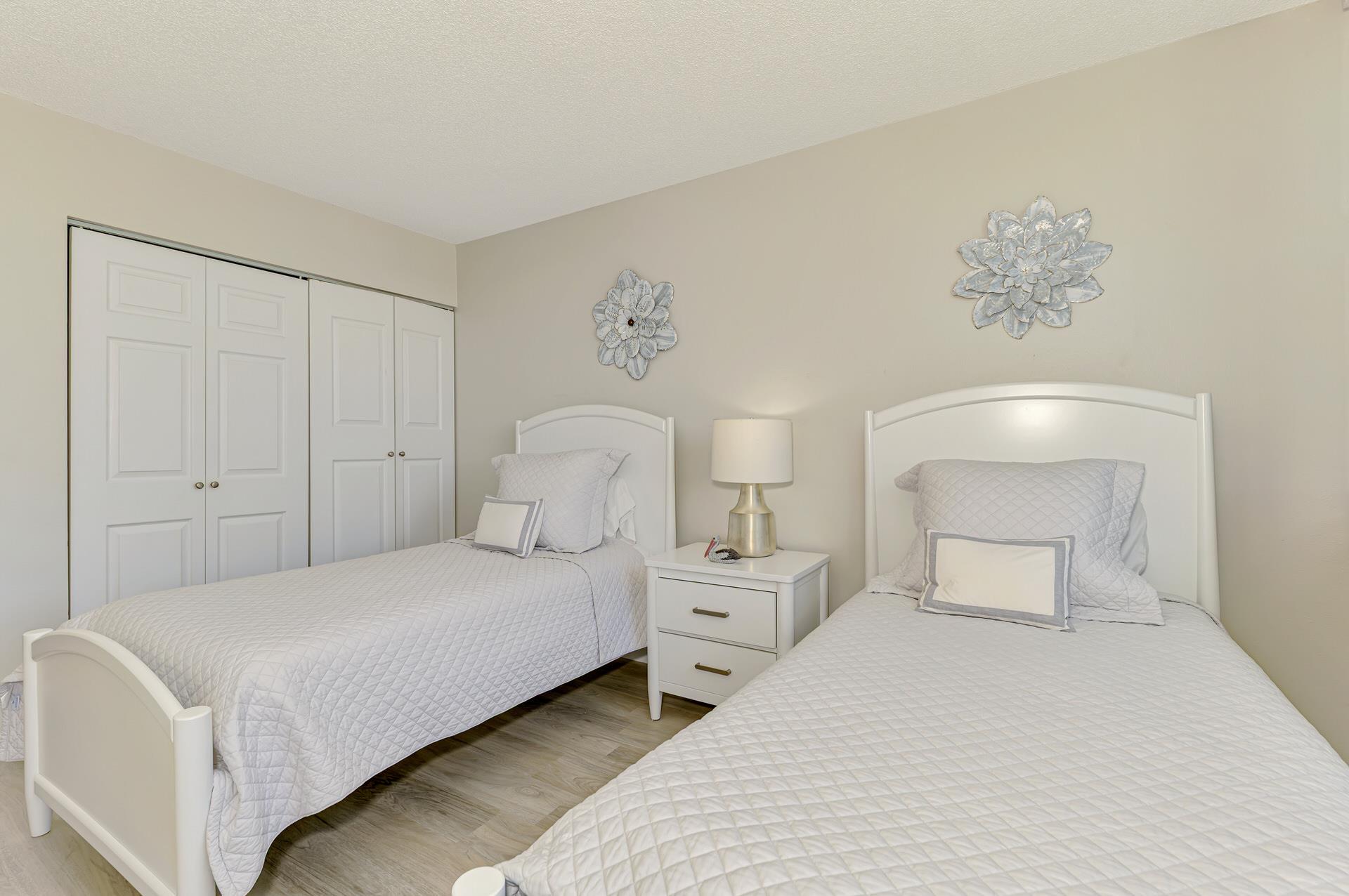 Guest Bedroom, Two Twin Beds