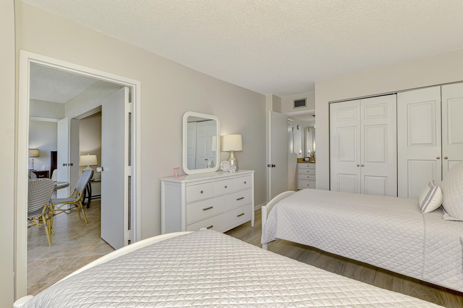 Guest Bedroom, Two Twin Beds