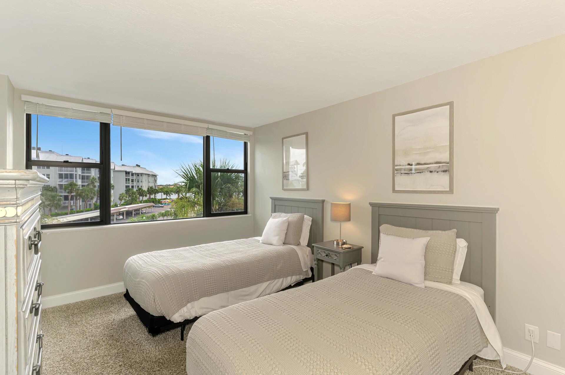 Second Bedroom, Two Twin beds