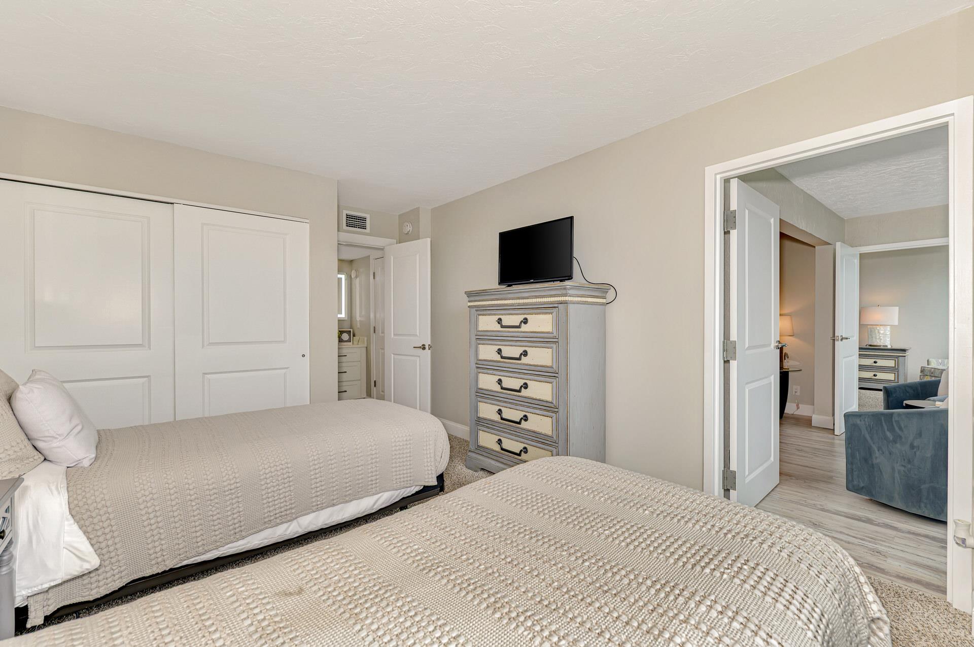 Second Bedroom, Two Twin beds