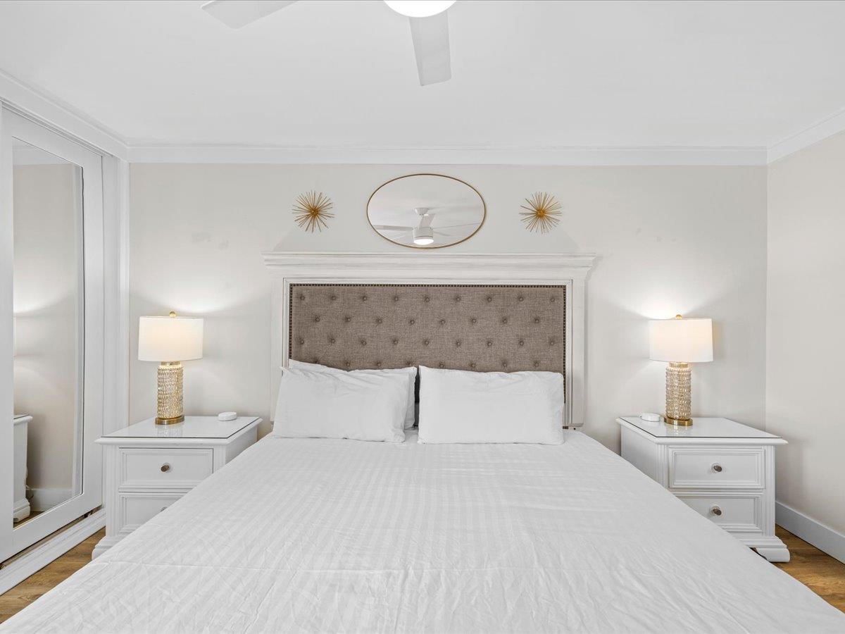 Holiday Surf and Racquet Unit 724 19