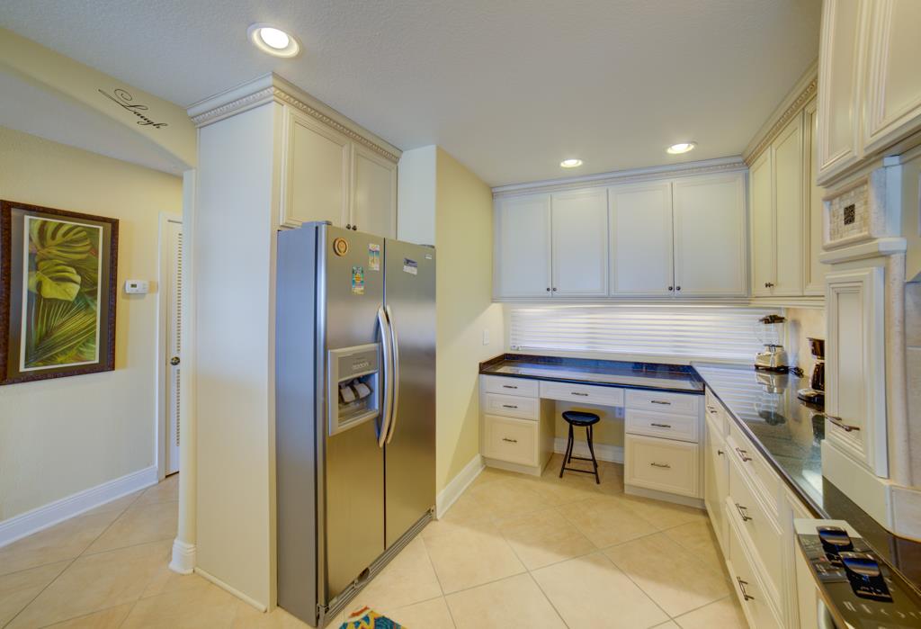 Palm Beach Club 122 18