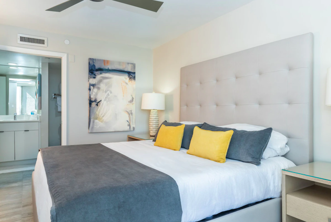 Room at DiamondHead Resort