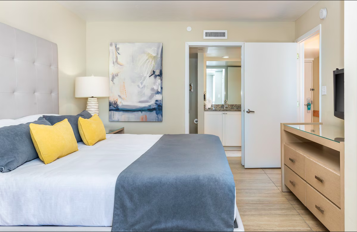 Room at DiamondHead Resort