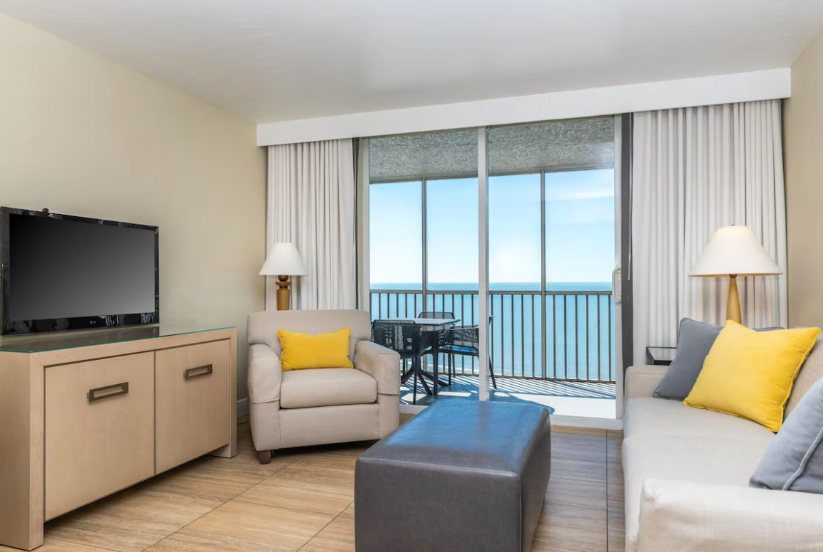 Room at DiamondHead Resort