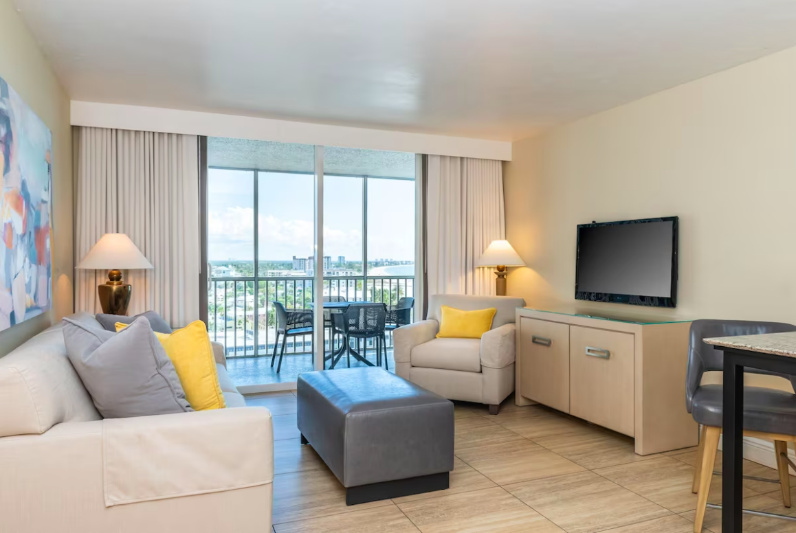 Room at DiamondHead Resort