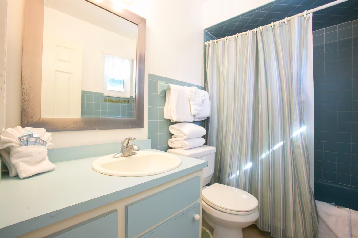 Bathroom at Dolphin Inn Resort