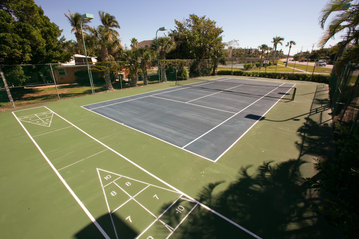 Tennis court at Dolphin Inn Resort